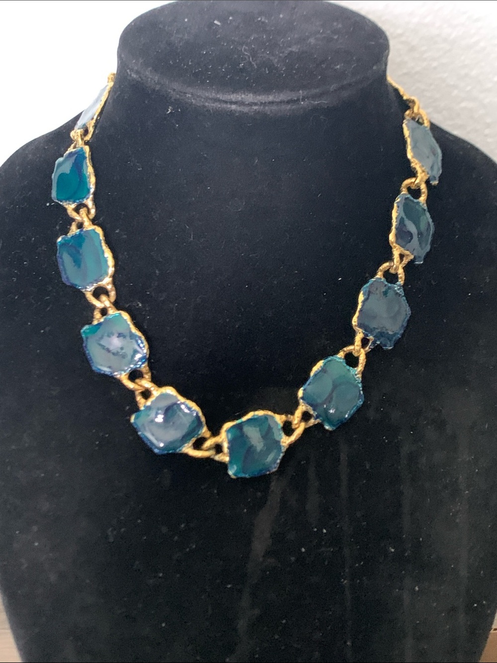 VTG Chunky Gold Tone turquoise Enamel Statement Necklace 21”